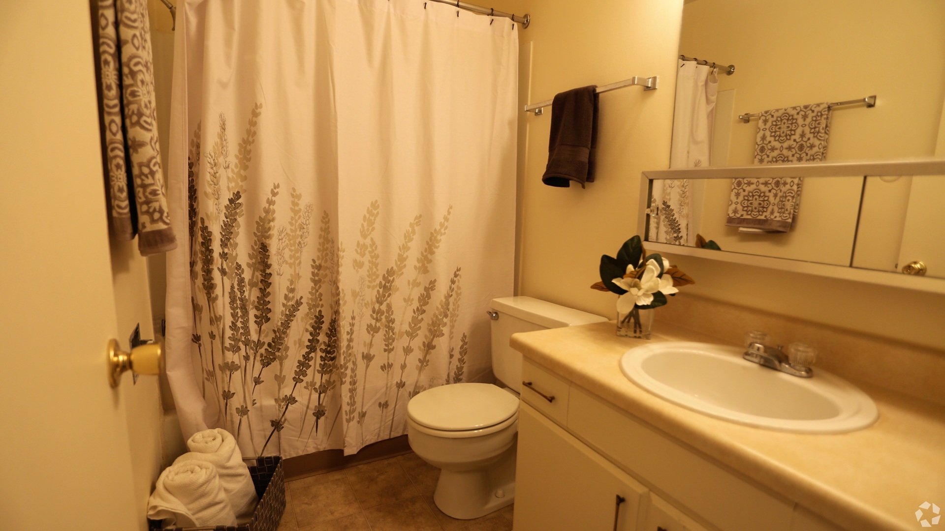 Fairway Tower & Manor Apartments bathroom in Akron Ohio