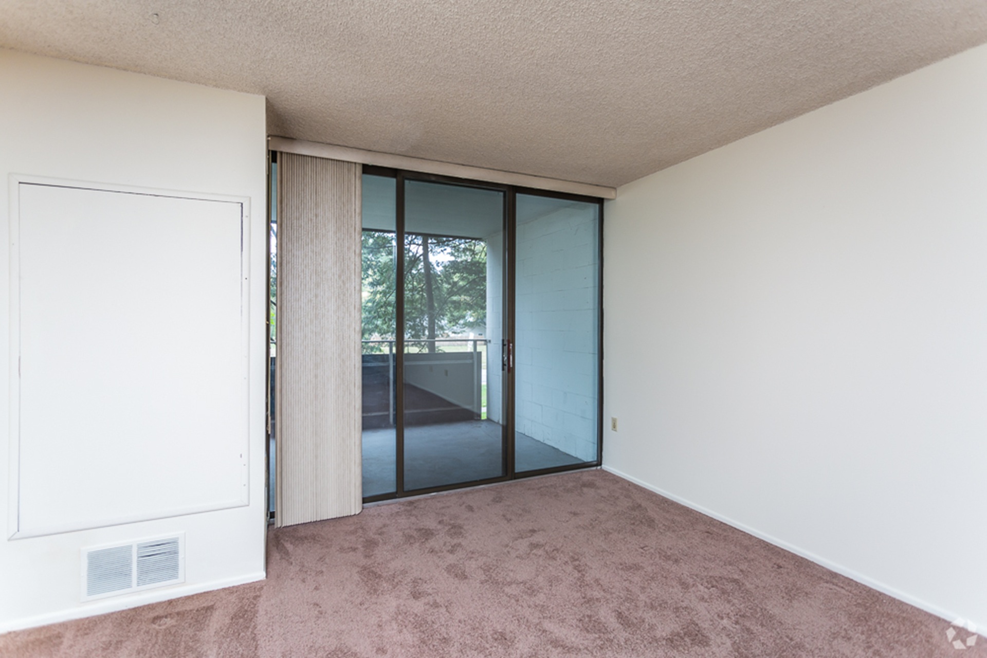 Fairway Tower & Manor Apartments second bedroom in Akron Ohio