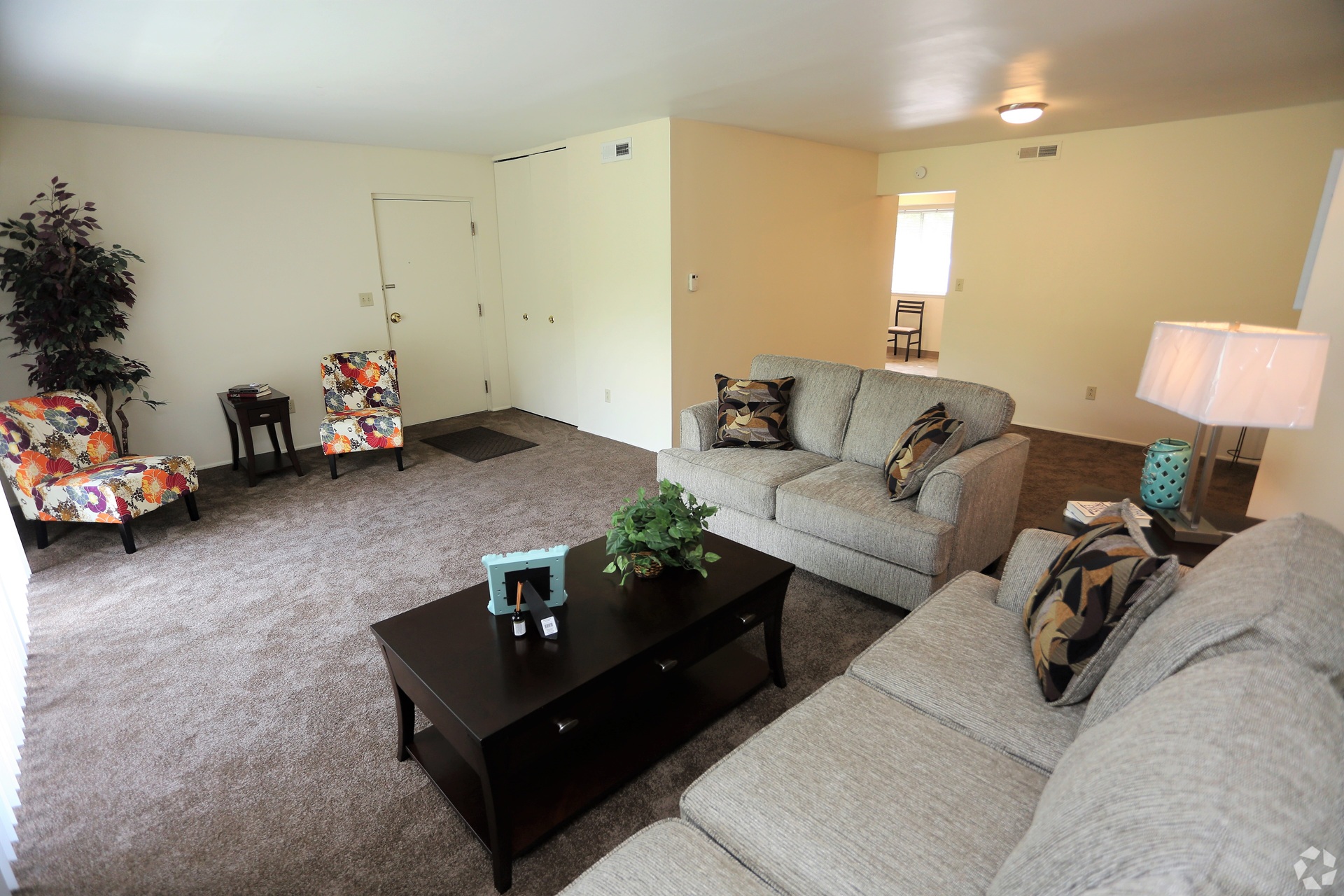 Fairway Tower & Manor Apartments living room in Akron Ohio